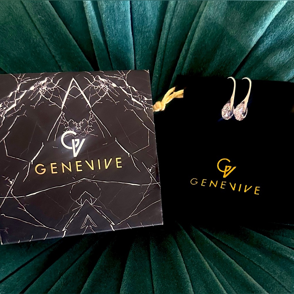 Genenive MARGUERITE BOOMERANG SOLITAIRE EARRINGS CZC NWT